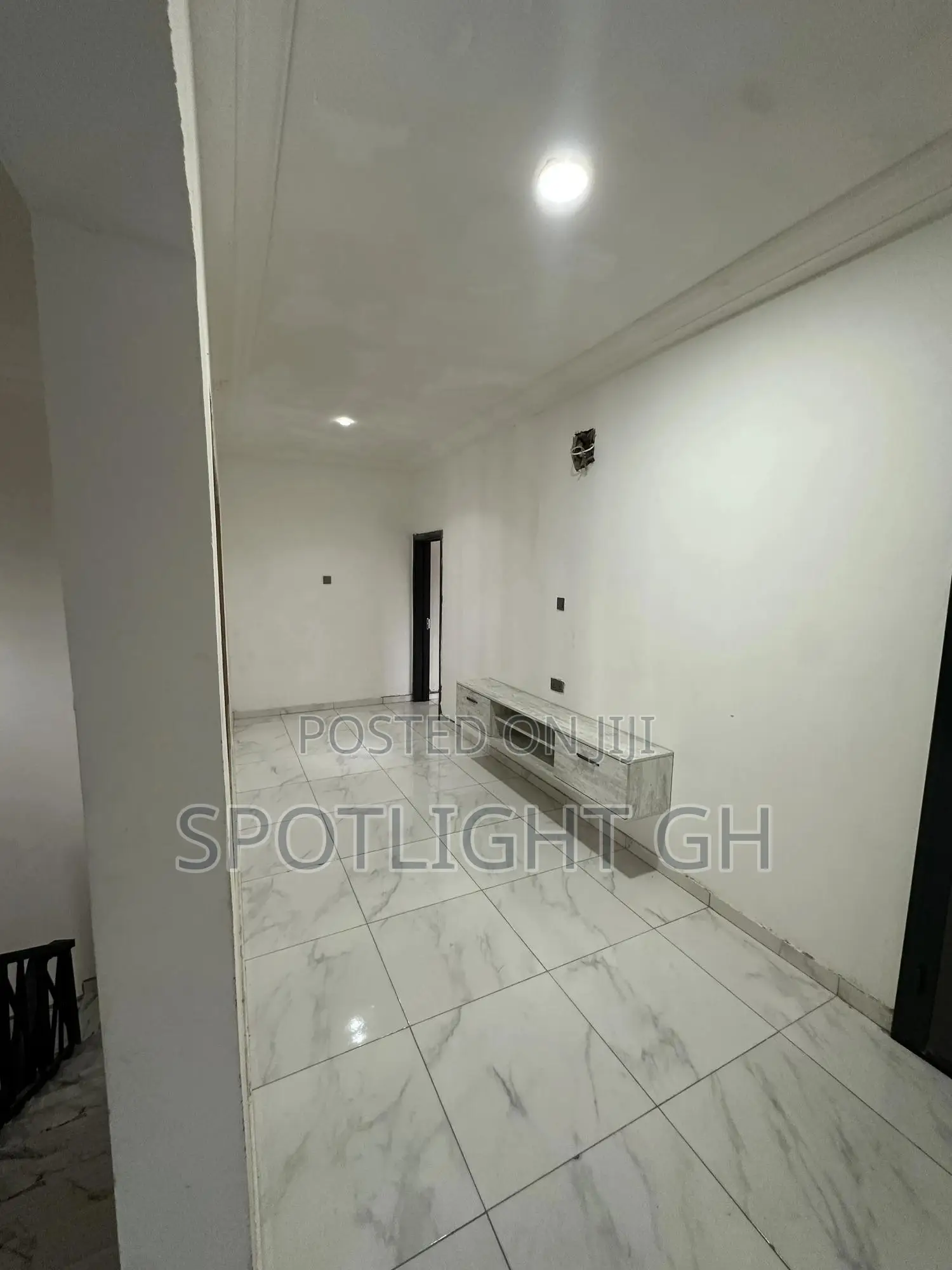 5bdrm House in En Homes, Spintex for sale