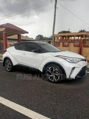 Toyota C-HR XLE 2022 White