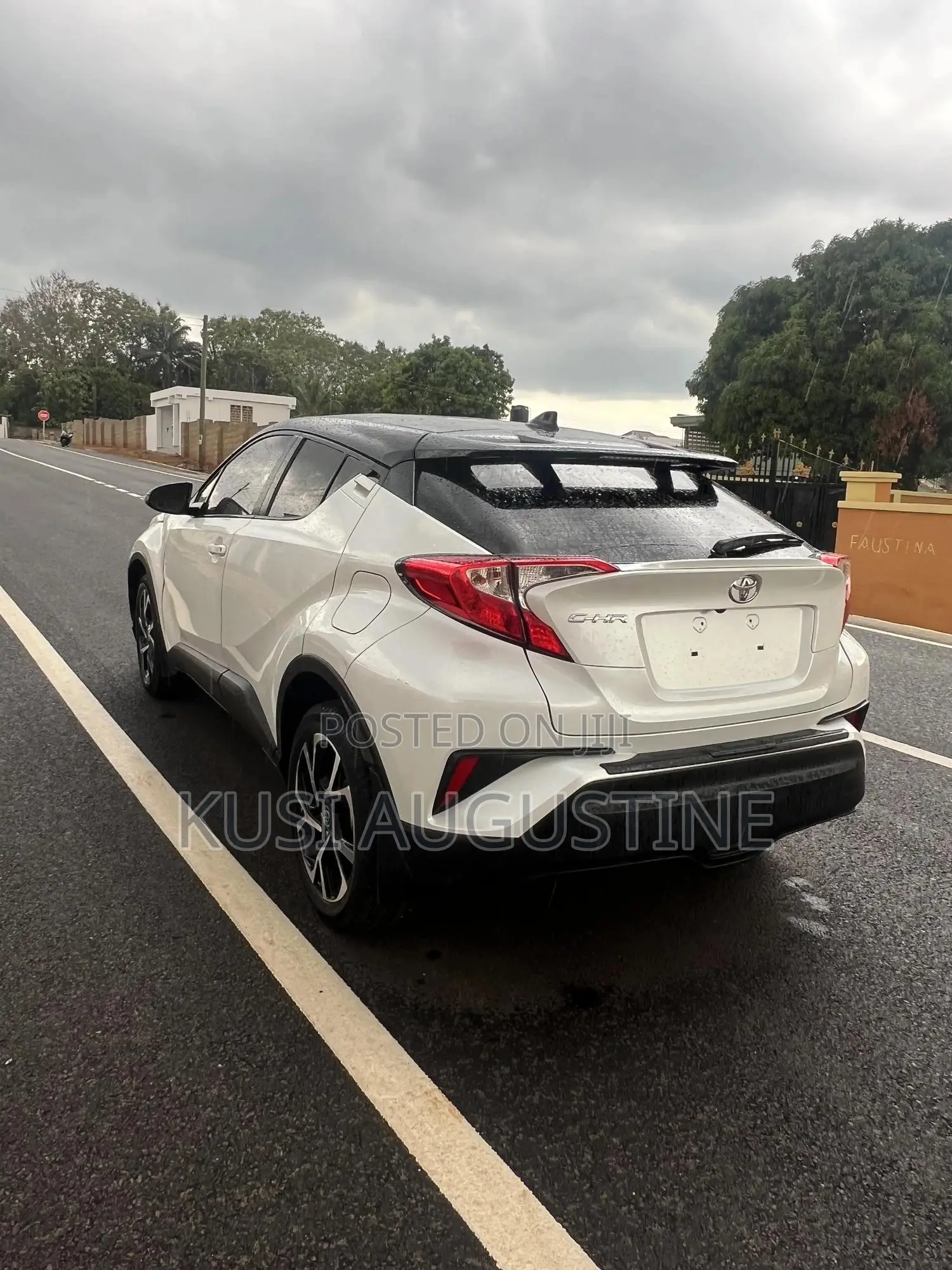 Toyota C-HR XLE 2022 White