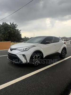 Toyota C-HR XLE 2022 White