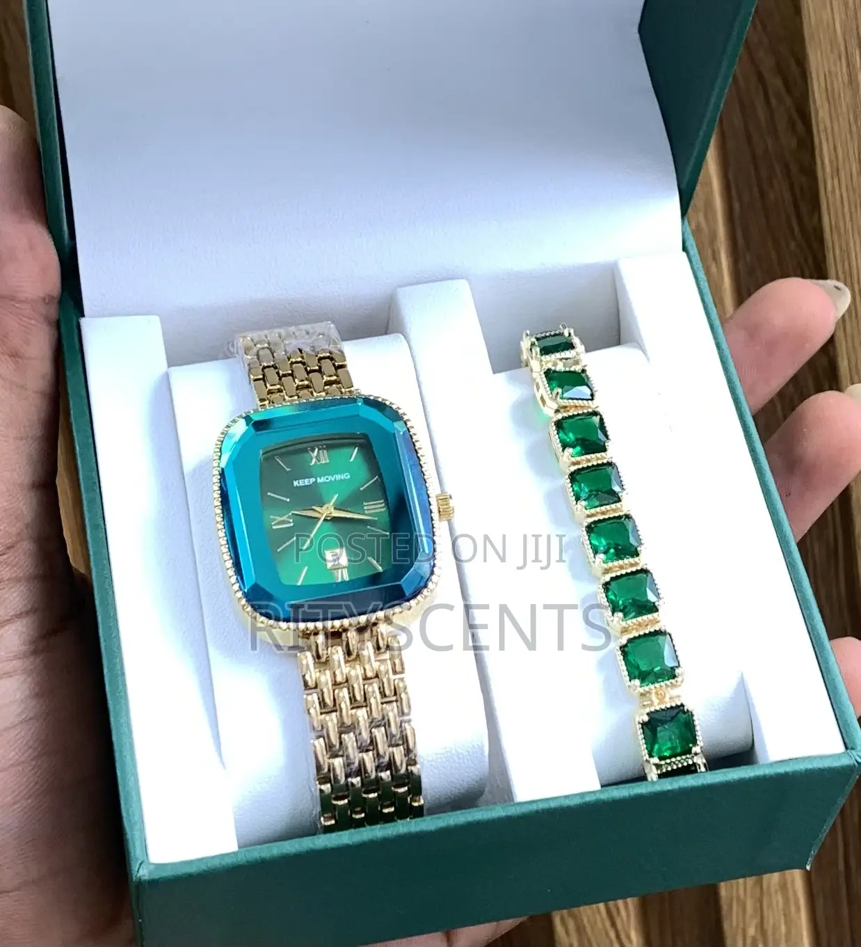 Emerald Green Ladies Watch With Bracelet.
