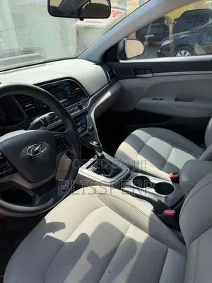 Hyundai Elantra SE Sedan FWD (2.0L 4cyl 6M) 2017