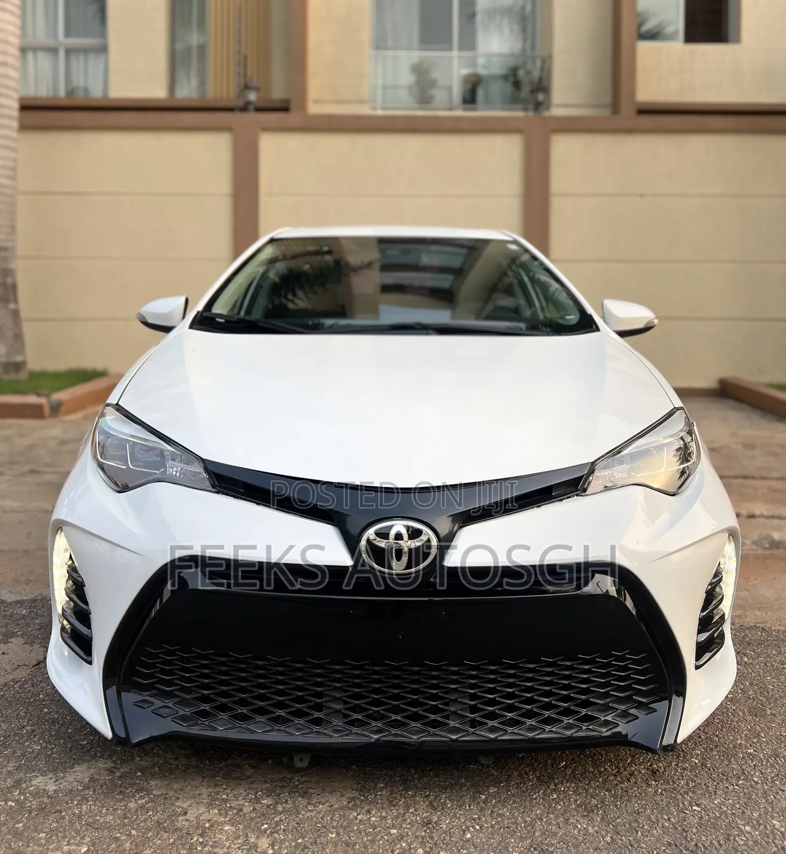 Toyota Corolla XSE 4dr Sedan (1.8L 4cyl CVT) 2017 White