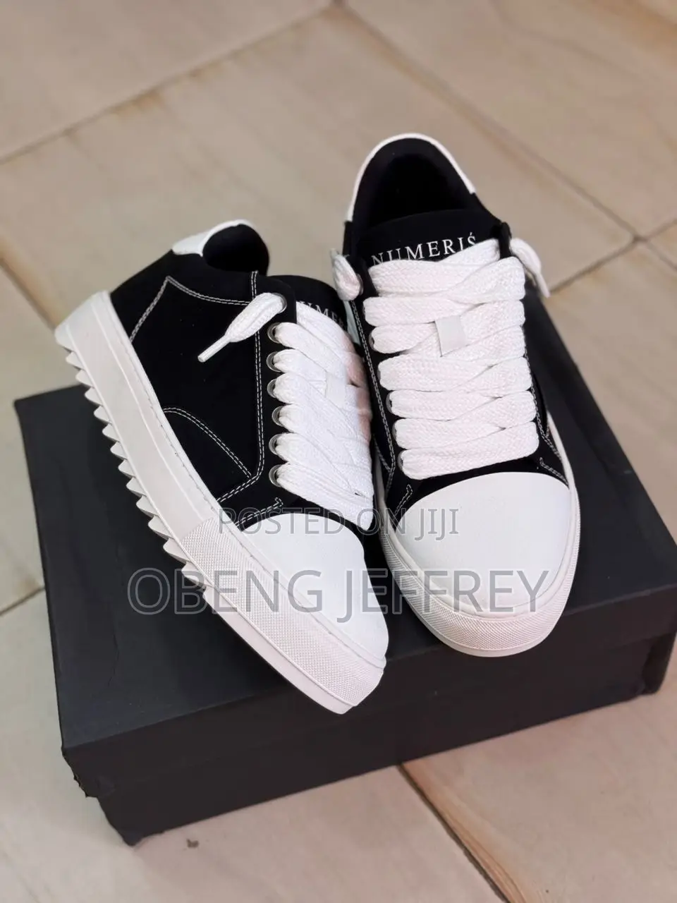 Original Numeris Low Black/White