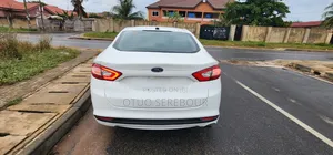 Ford Fusion SE 4dr Sedan (2.5L 4cyl 6A) 2015 White