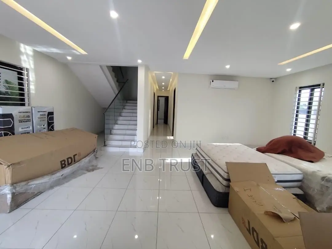 6bdrm Duplex in East Legon, American House for rent