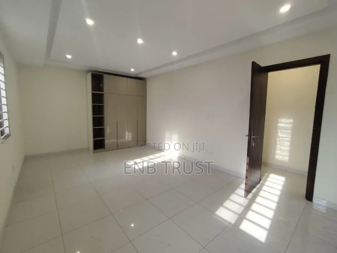 6bdrm Duplex in East Legon, American House for rent