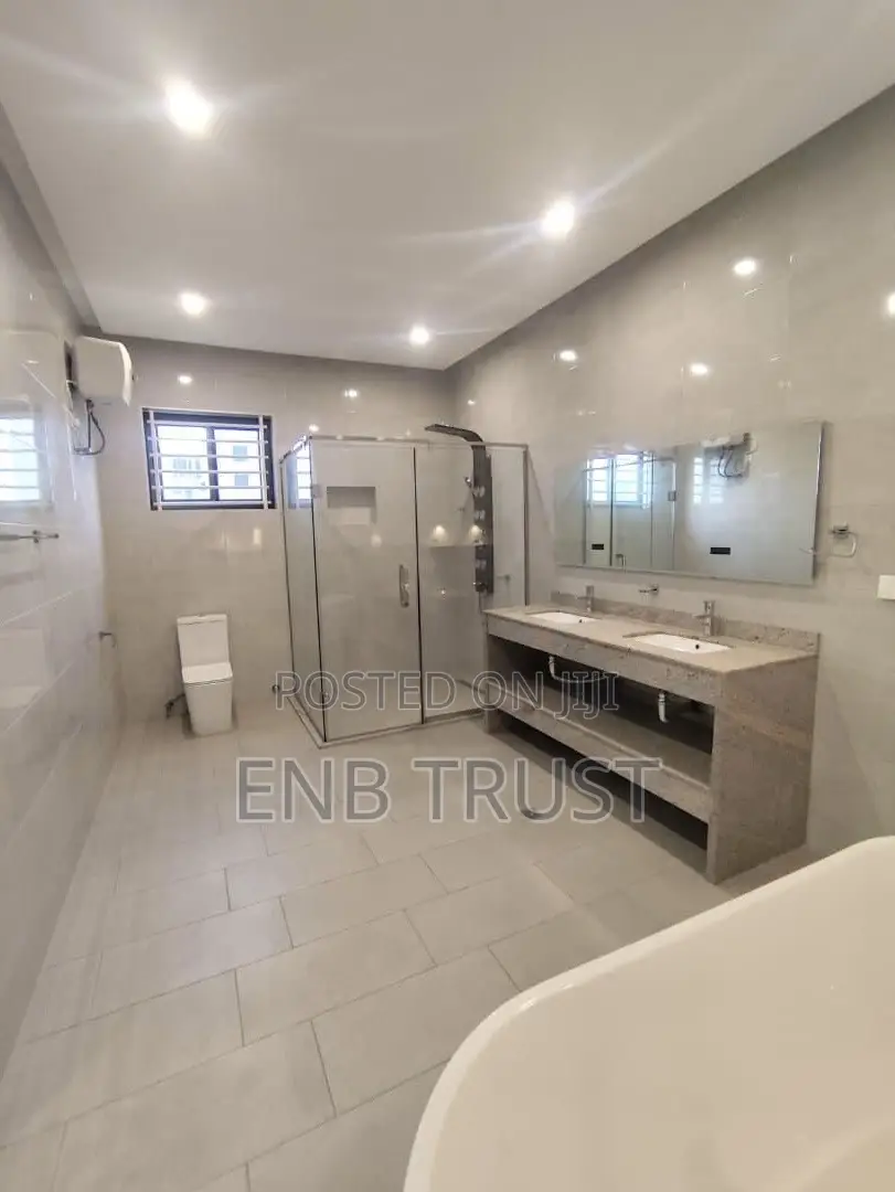 6bdrm Duplex in East Legon, American House for rent