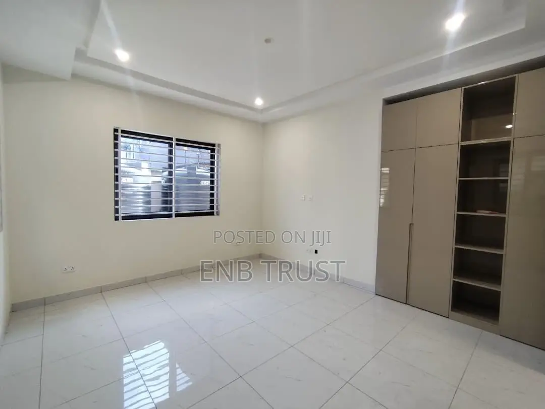 6bdrm Duplex in East Legon, American House for rent