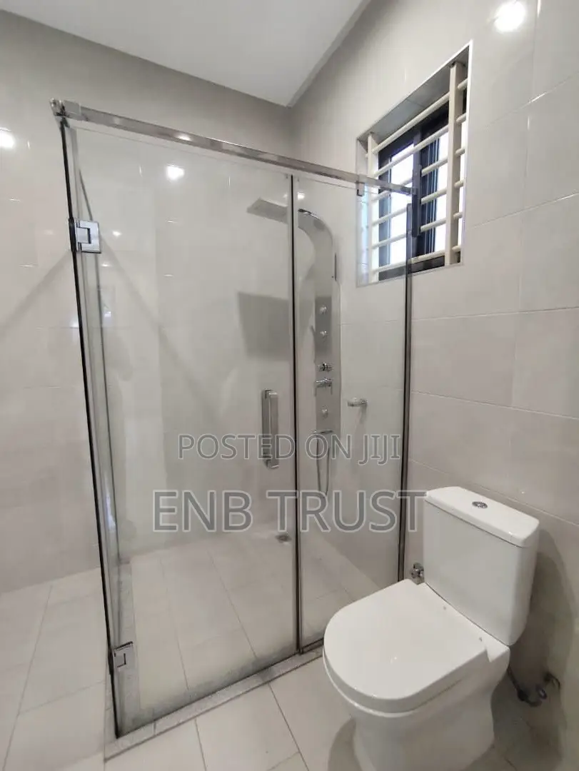 6bdrm Duplex in East Legon, American House for rent