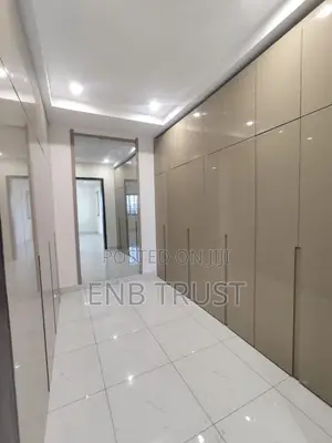 6bdrm Duplex in East Legon, American House for rent