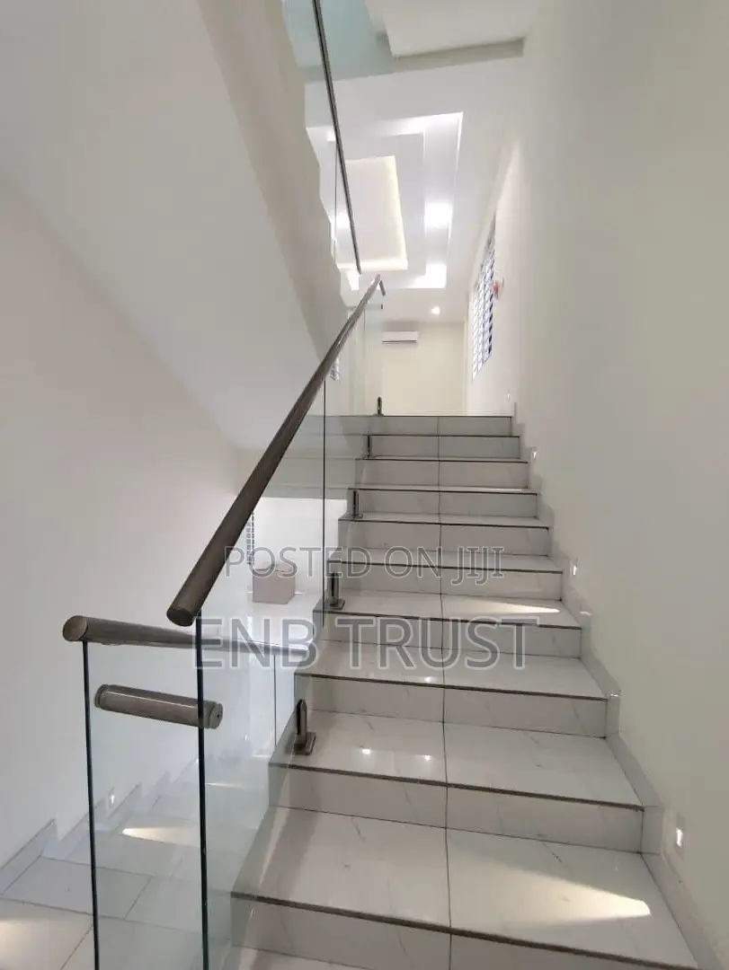 6bdrm Duplex in East Legon, American House for rent