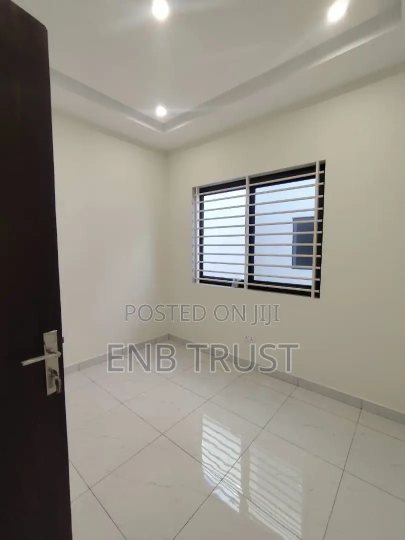 6bdrm Duplex in East Legon, American House for rent