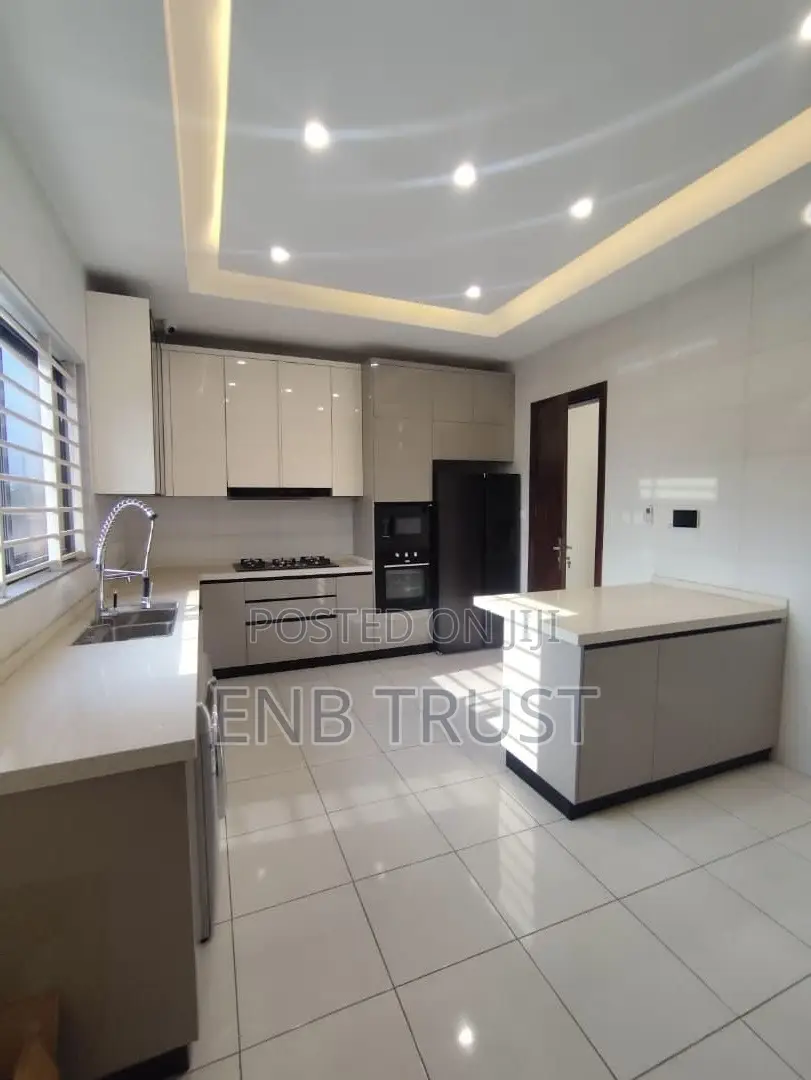 6bdrm Duplex in East Legon, American House for rent
