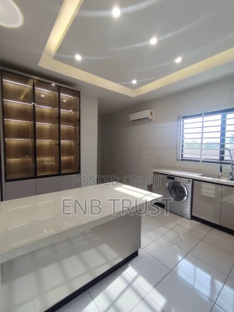 6bdrm Duplex in East Legon, American House for rent