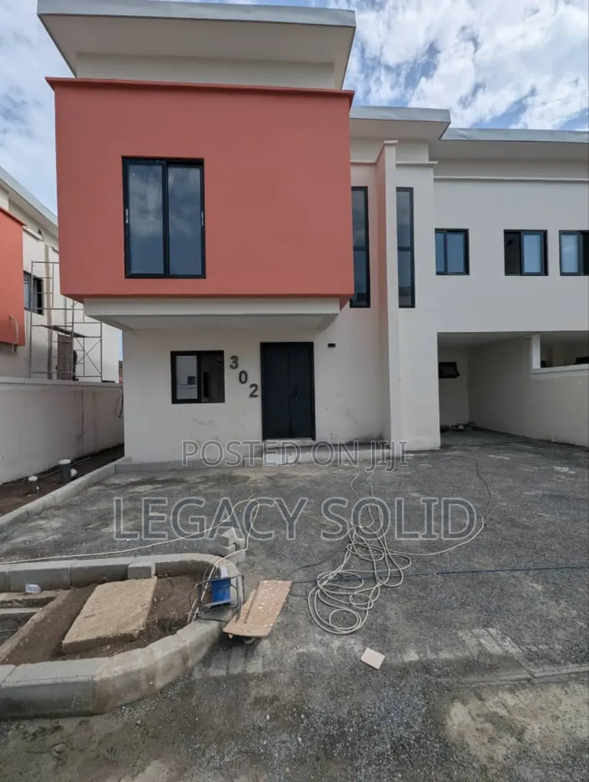 3bdrm Townhouse/Terrace in Legacy Solid Real, The Mall for sale