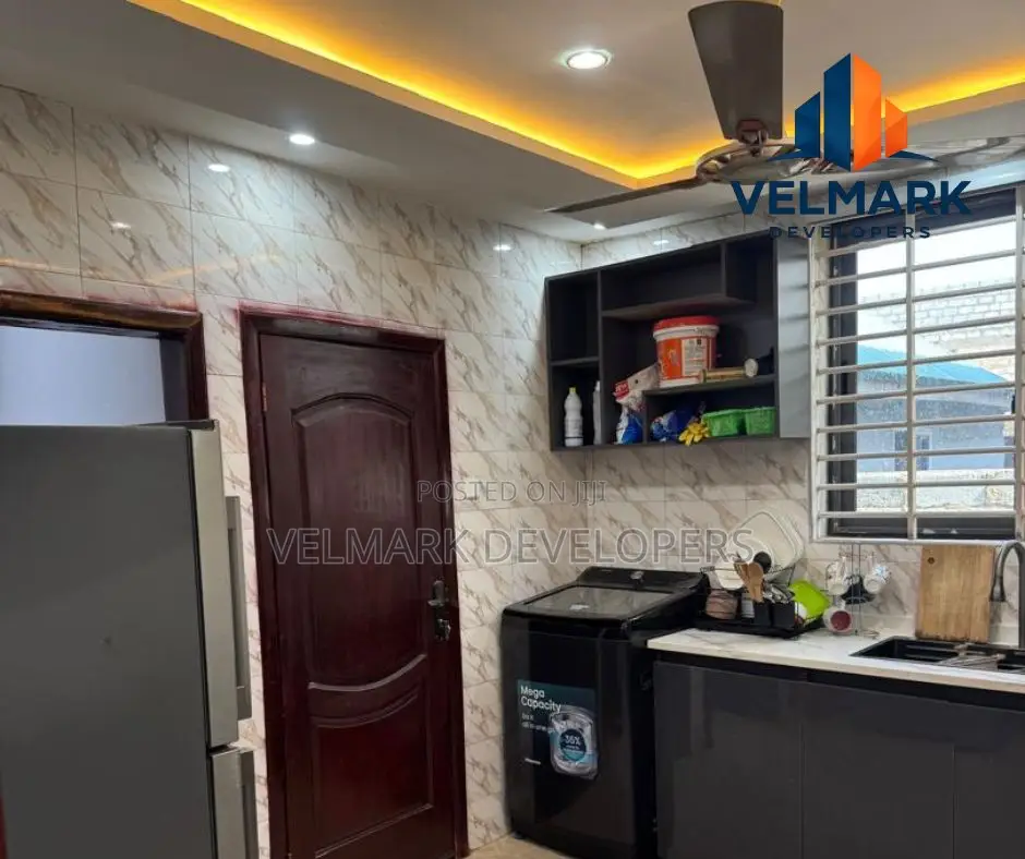 5bdrm House in Adade, Kasoa for sale