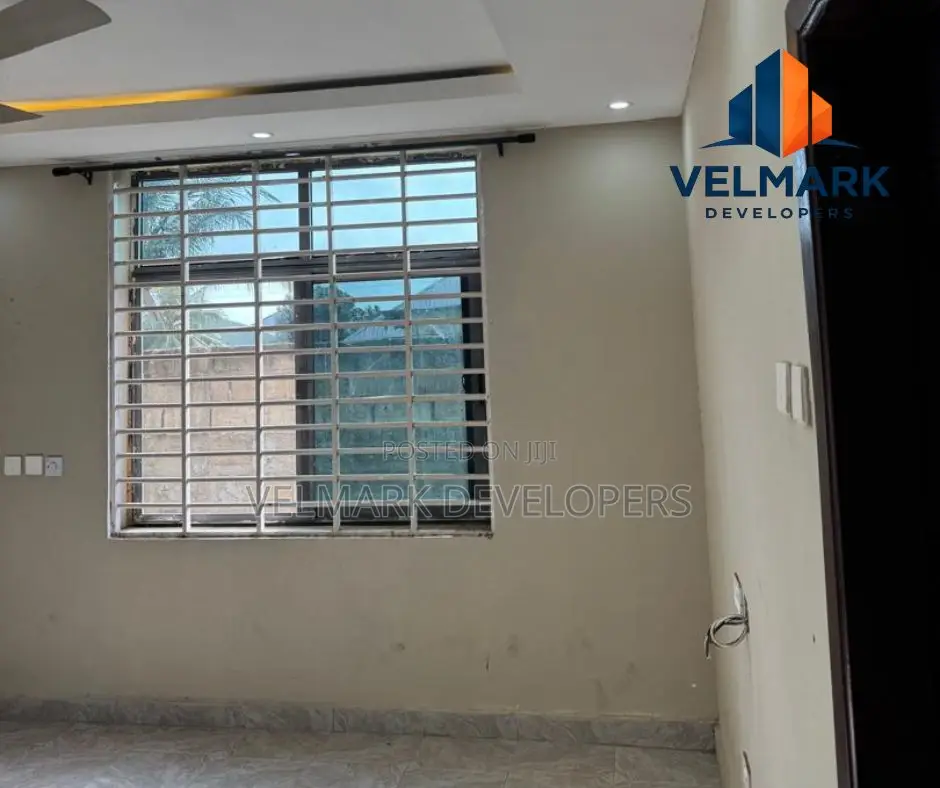 5bdrm House in Adade, Kasoa for sale