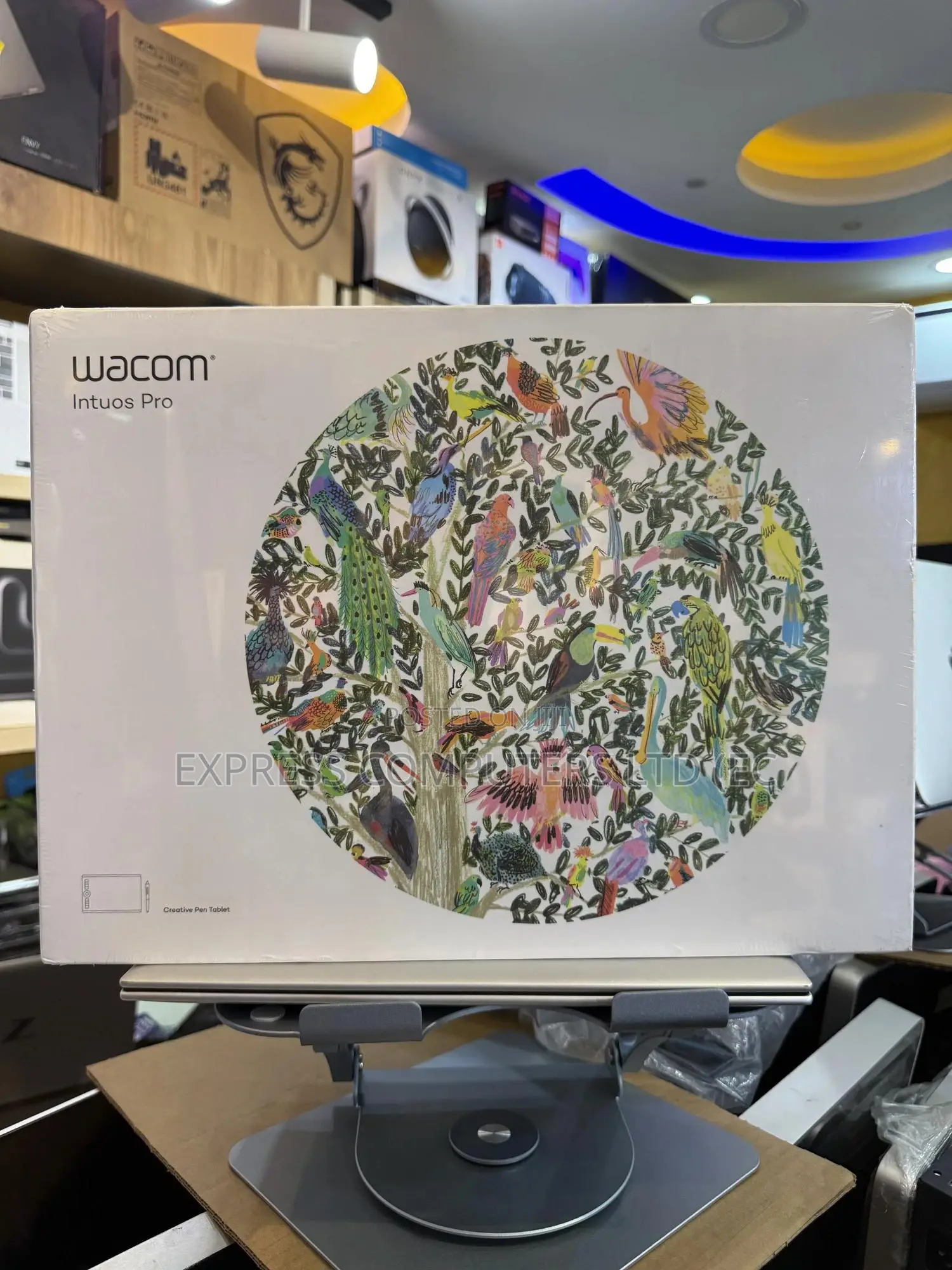 Wacom Intuos Pro Medium Bluetooth Professional Graphic Drawing Tablet