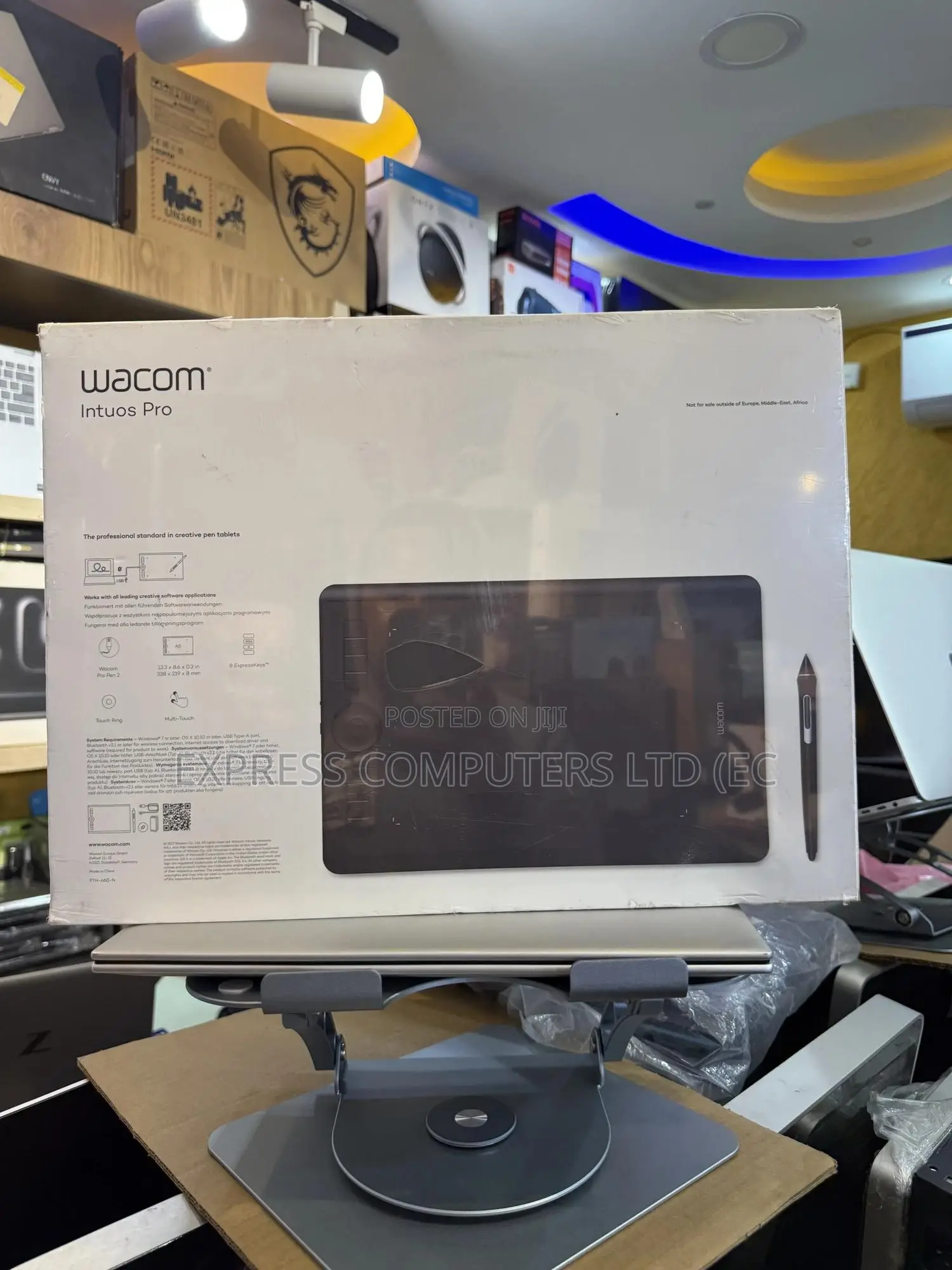 Wacom Intuos Pro Medium Bluetooth Professional Graphic Drawing Tablet