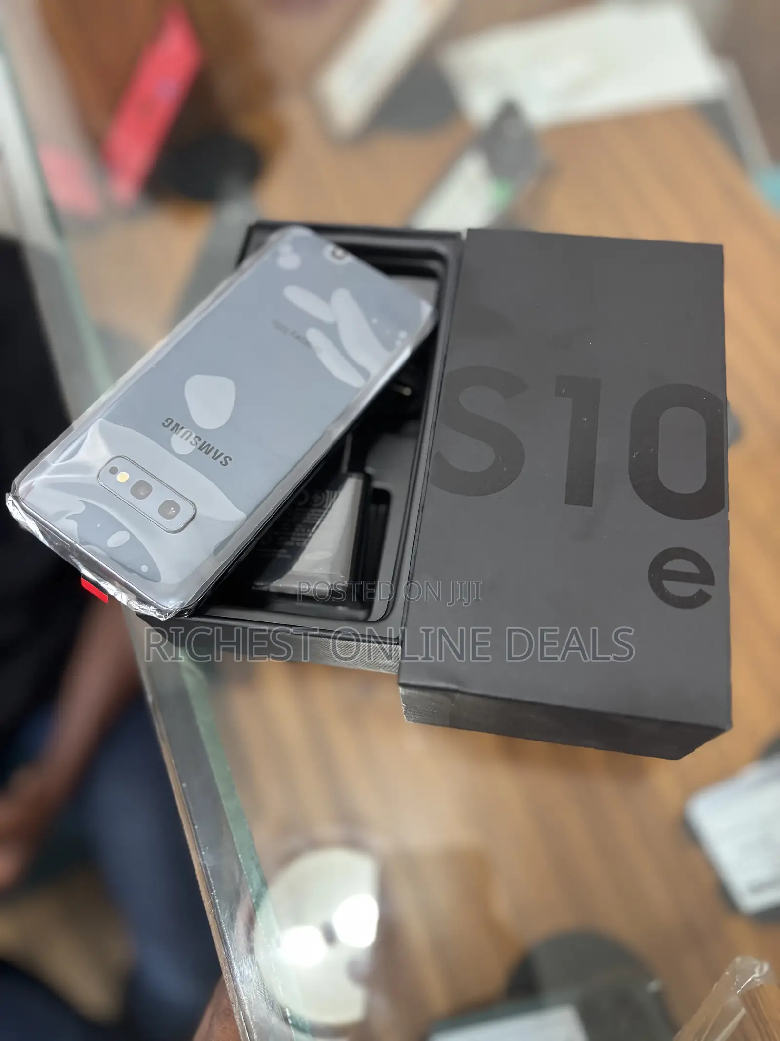 New Samsung Galaxy S10e 128 GB Black