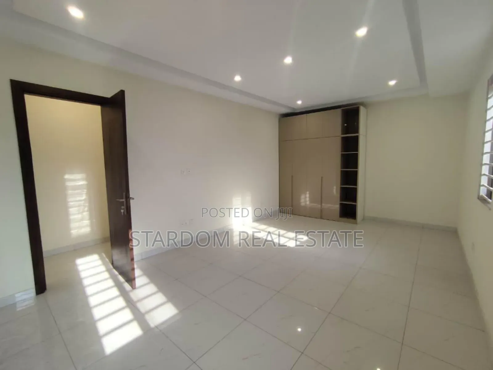 6bdrm Duplex in American House, East Legon for rent