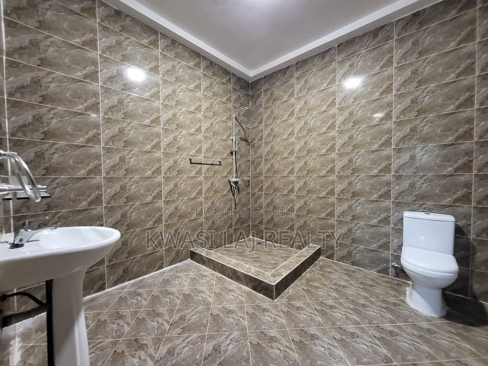 3bdrm Apartment in Broadcasting, Weija for rent