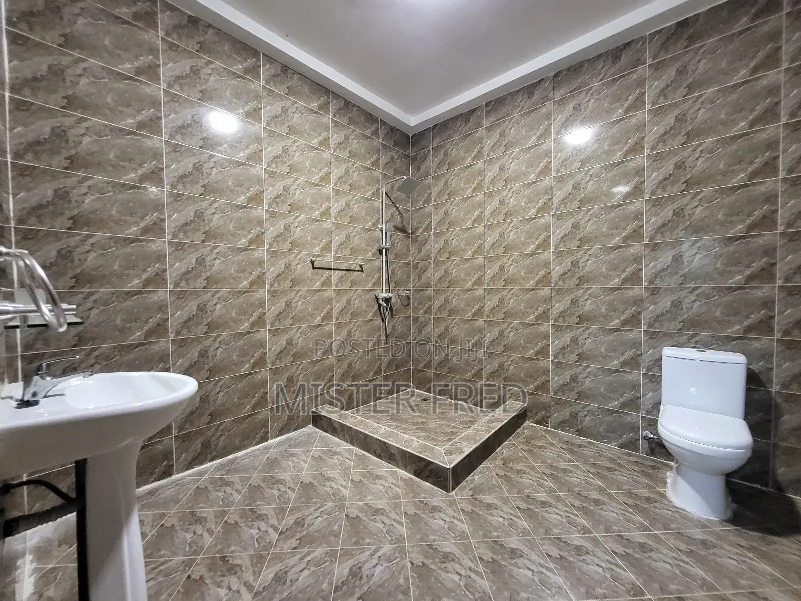 3bdrm Apartment in Broadcasting, Weija for rent