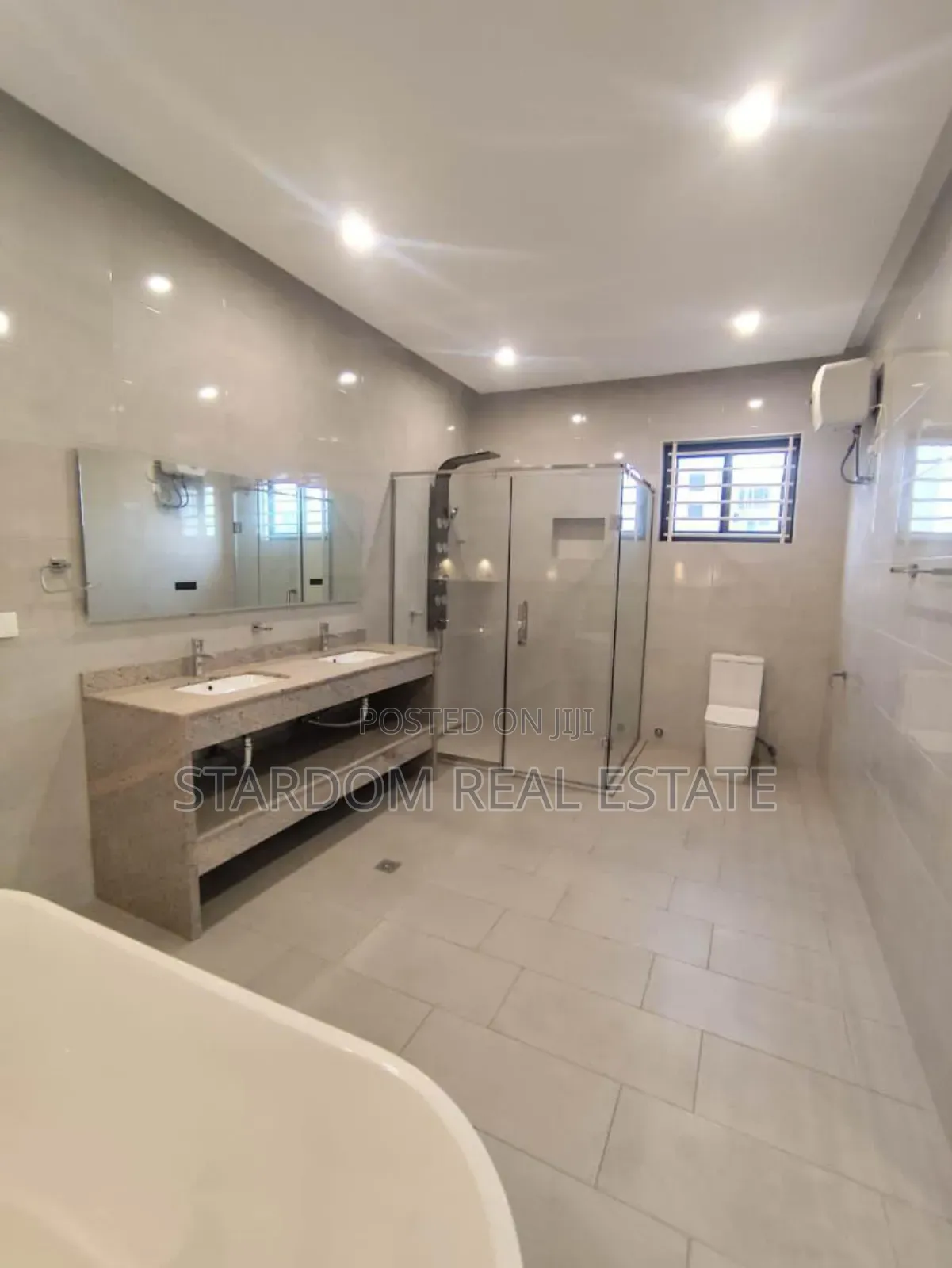 6bdrm Duplex in American House, East Legon for rent