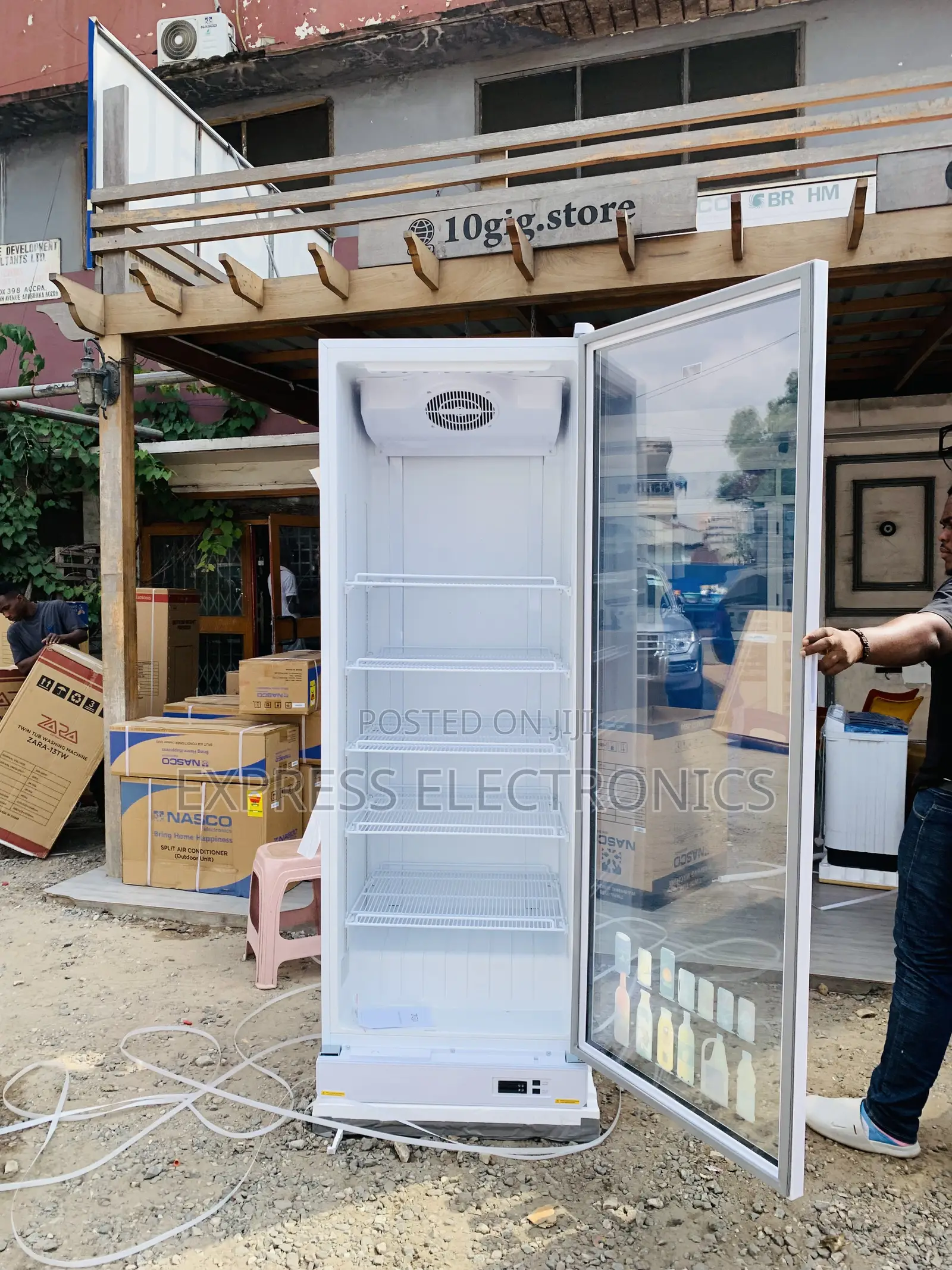 Get the New Sleek Zara-600dfg Zara Display Fridge 591 Itr Single Door