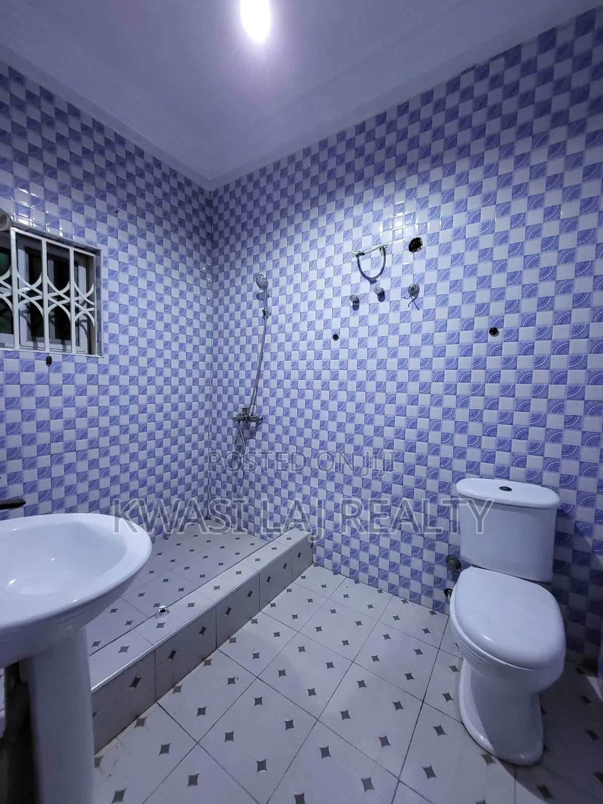 2bdrm Apartment in Tuba Junction, Weija for rent