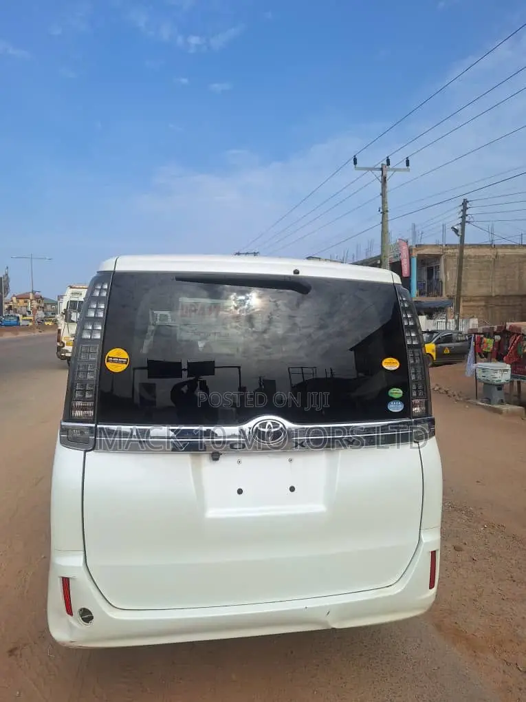 Toyota Voxy 2015 White