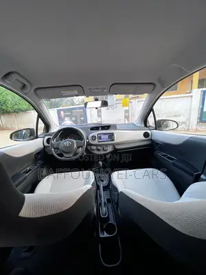 Toyota Vitz 2013 Silver