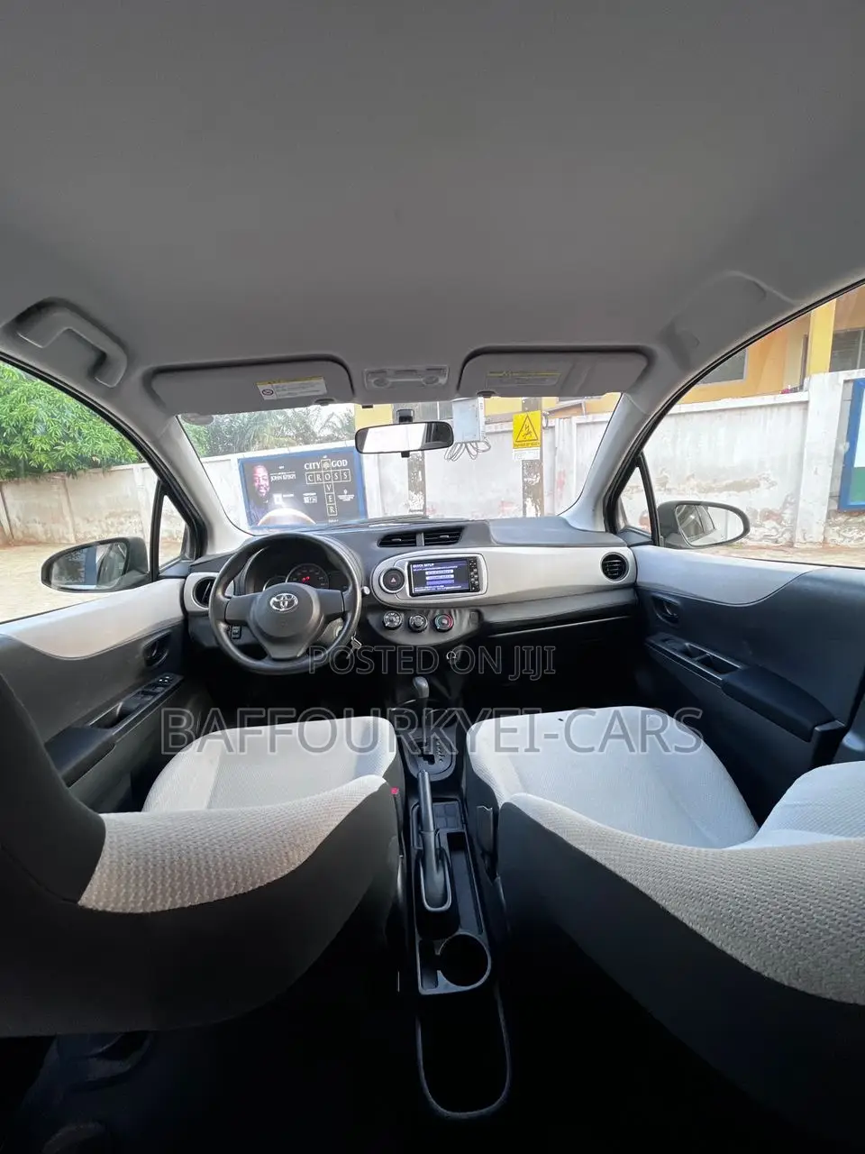 Toyota Vitz 2013 Silver
