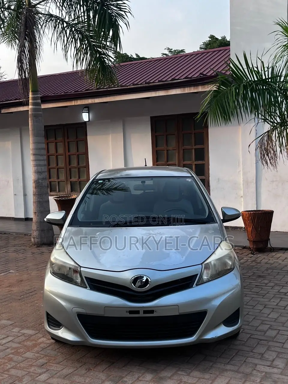 Toyota Vitz 2013 Silver