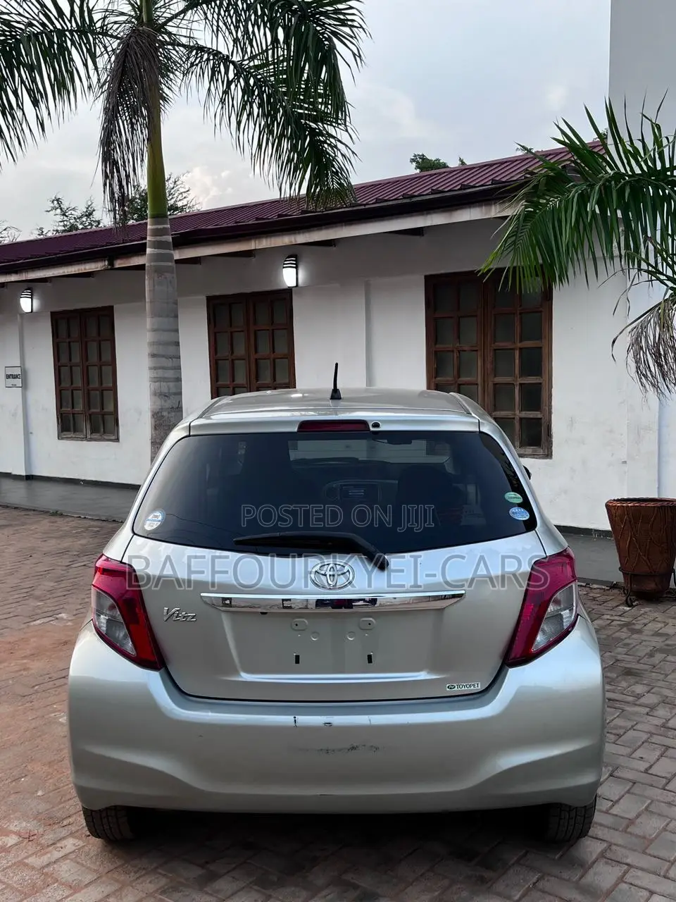 Toyota Vitz 2013 Silver