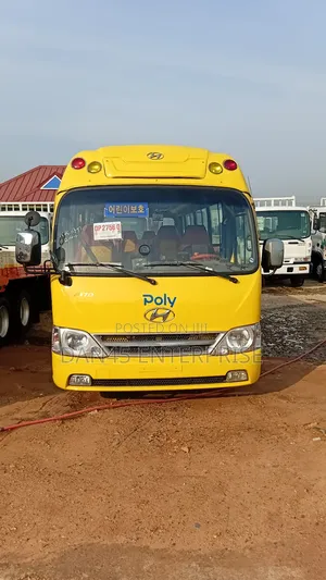 Hyundai County 2016 Yellow