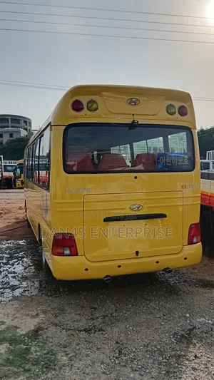 Hyundai County 2016 Yellow