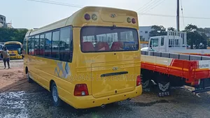 Hyundai County 2016 Yellow