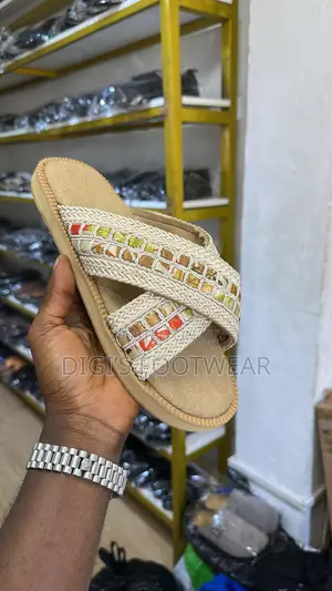 Light Brown and Cream Threaded High-End Slipper