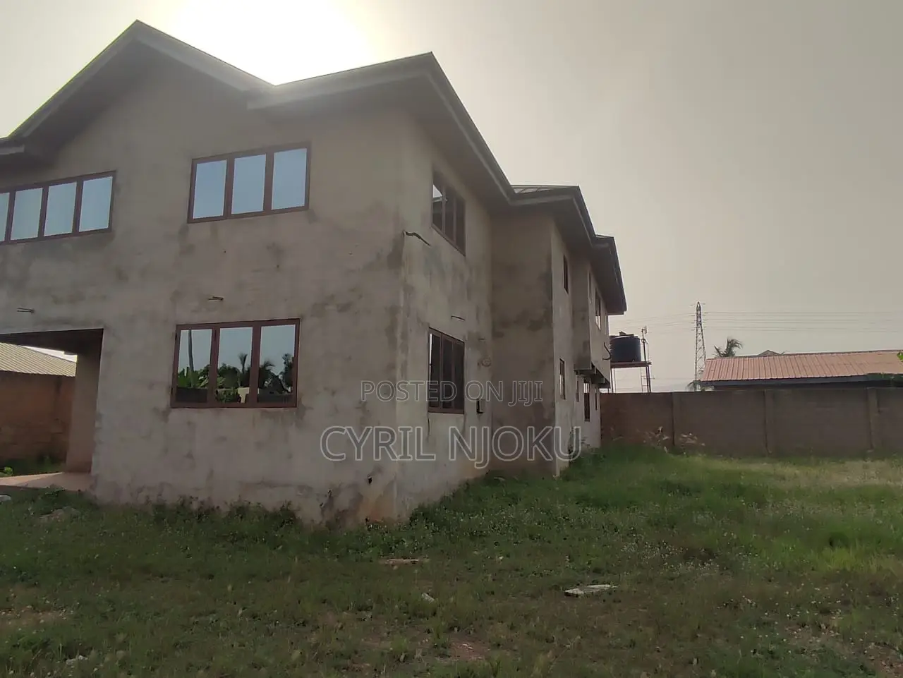 5bdrm Duplex in Accra Metropolitan for sale