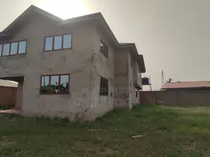 5bdrm Duplex in Accra Metropolitan for sale
