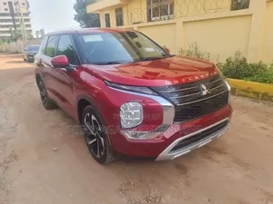 Mitsubishi Outlander SEL Launch Edition 2022 Red