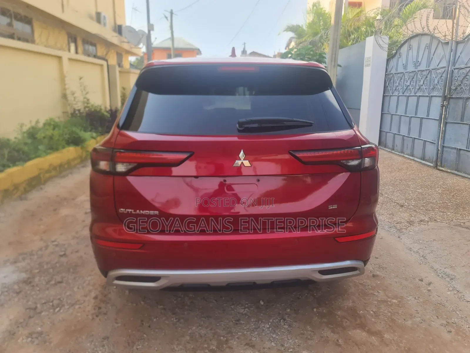 Mitsubishi Outlander SEL Launch Edition 2022 Red