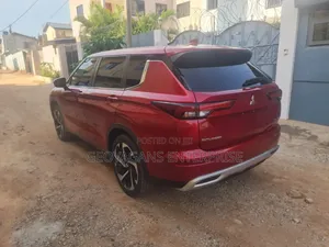 Mitsubishi Outlander SEL Launch Edition 2022 Red