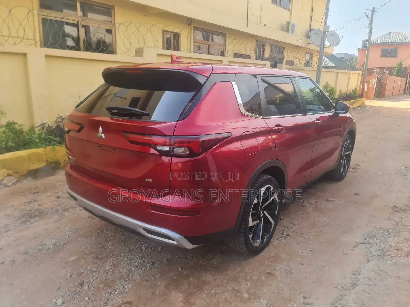 Mitsubishi Outlander SEL Launch Edition 2022 Red
