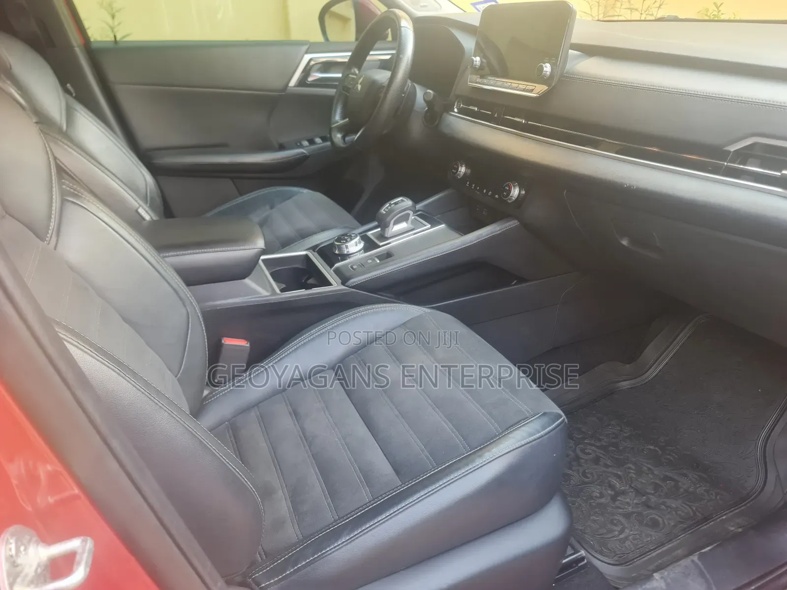 Mitsubishi Outlander SEL Launch Edition 2022 Red