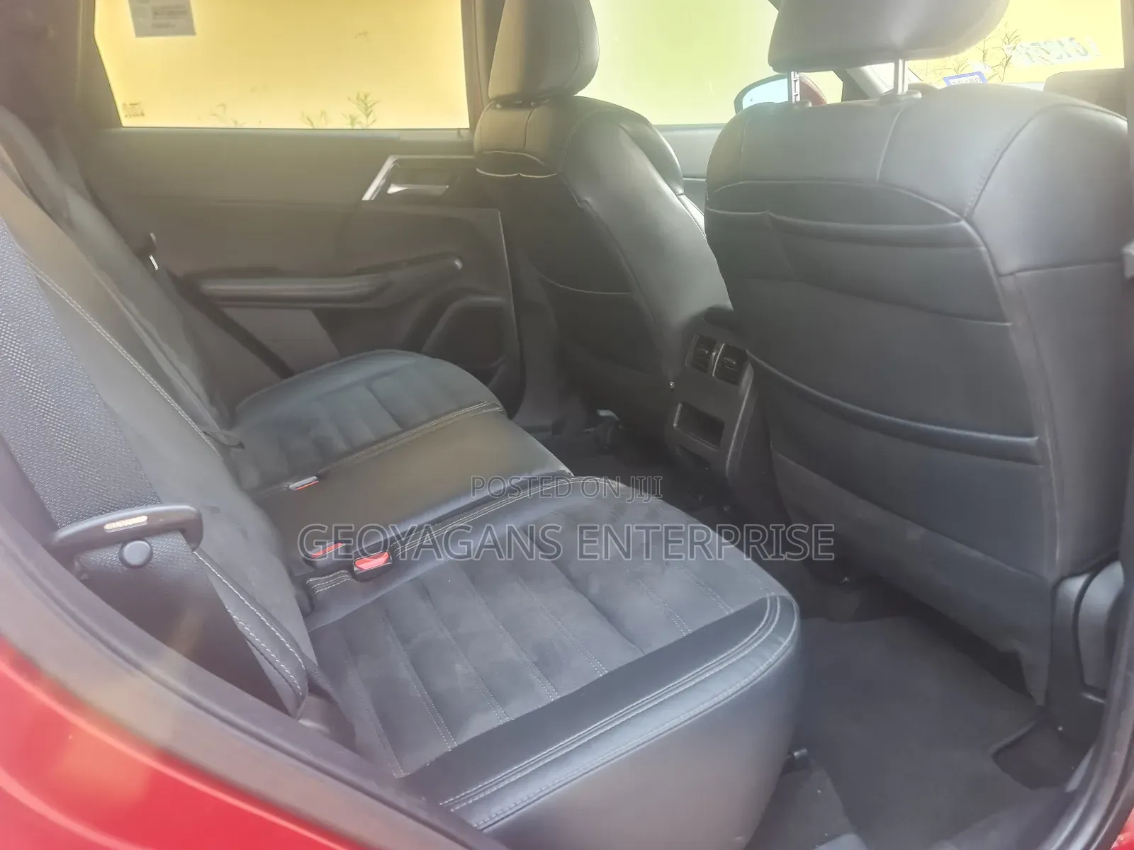 Mitsubishi Outlander SEL Launch Edition 2022 Red