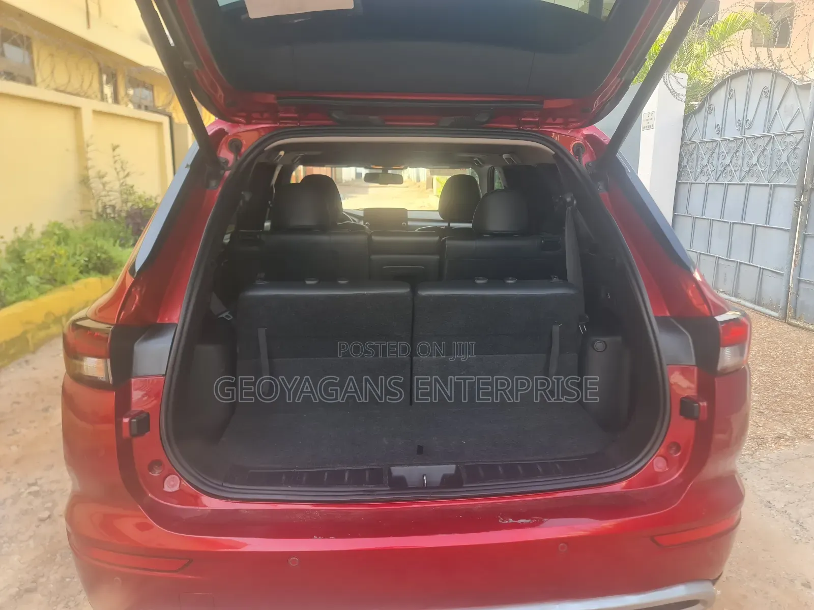 Mitsubishi Outlander SEL Launch Edition 2022 Red
