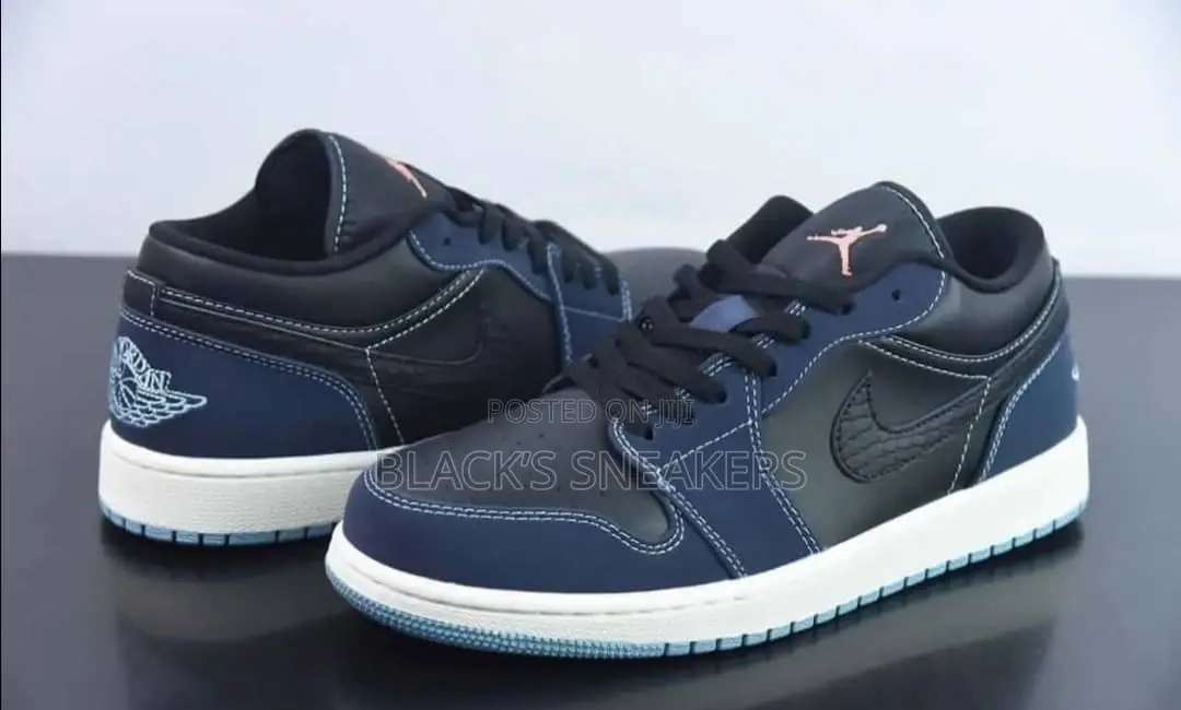 Black’S Sneakers
